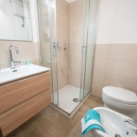 Achille Apartment *